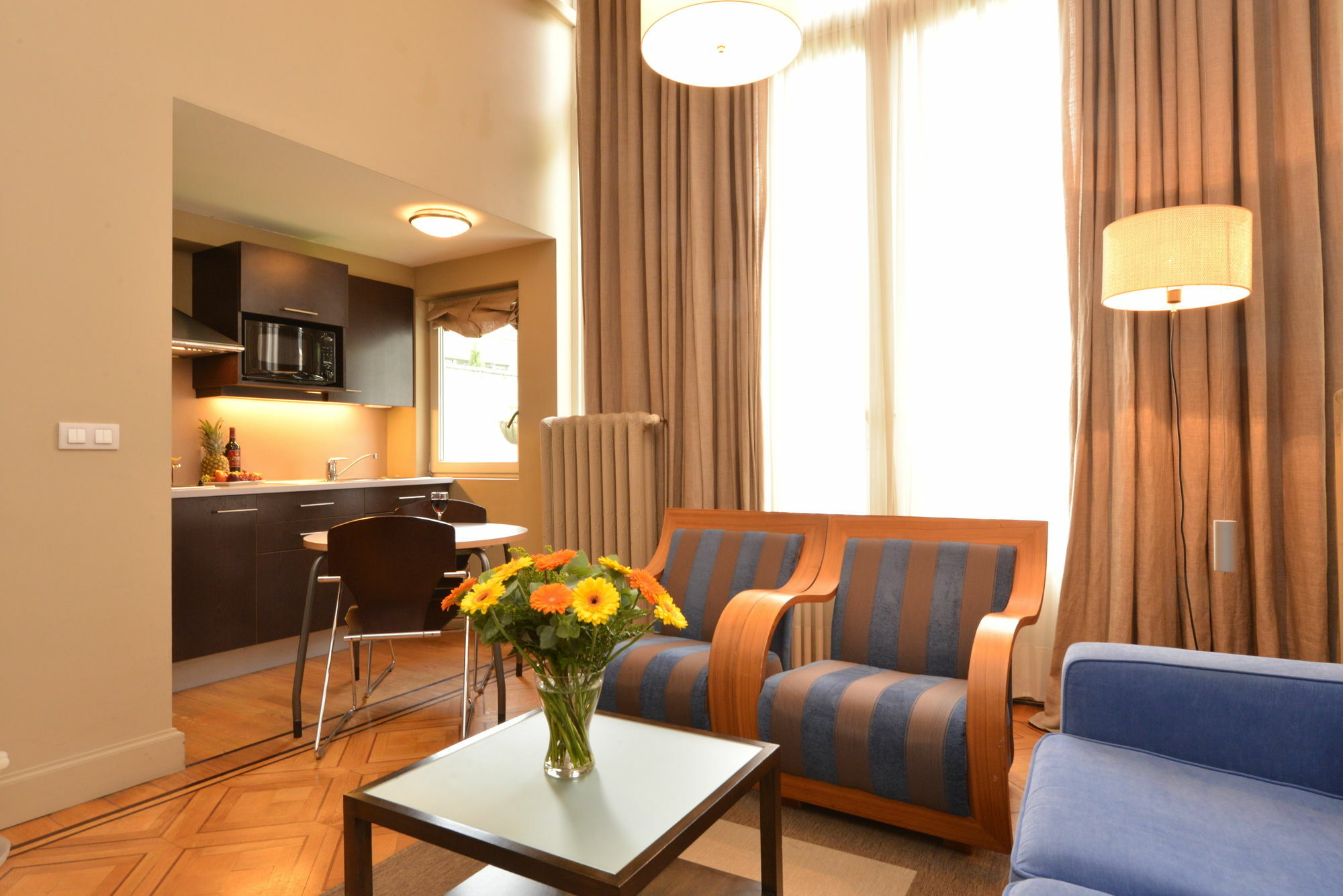 Mas Aparthotel Eu Bruselas Exterior foto